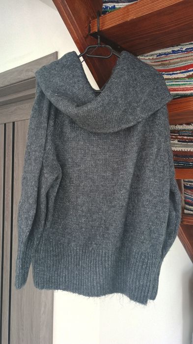 Pulover cu umeri goi H&M