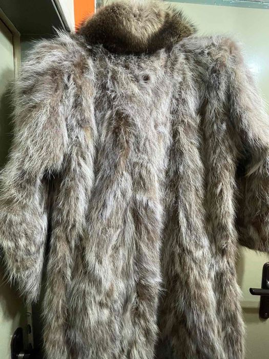 Палто- нутрия- с яка от каскадна лисица.
