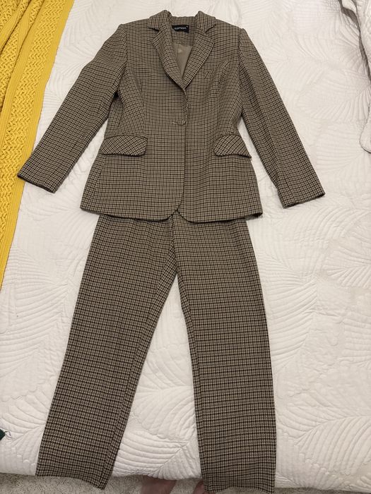 Продам костюм женский