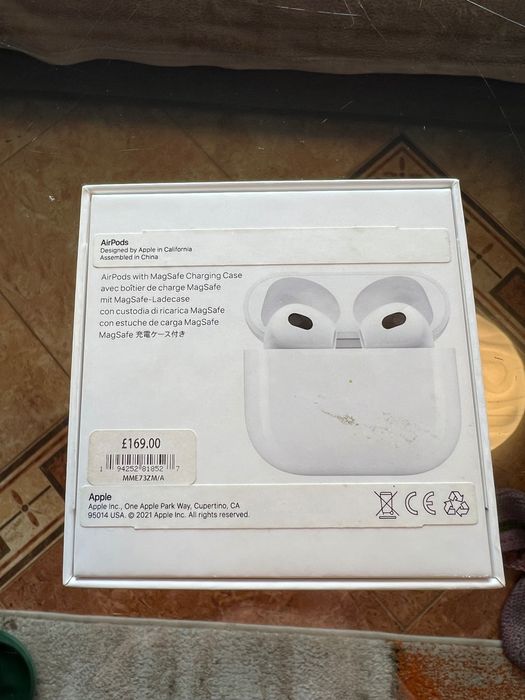 AirPods 3, 3-то поколение оригинални с Lightning кабел