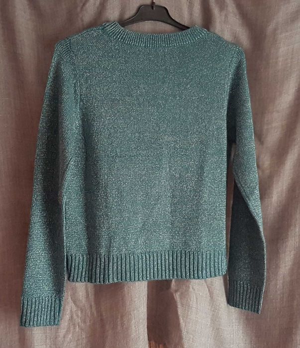 Pulover nou cu eticheta