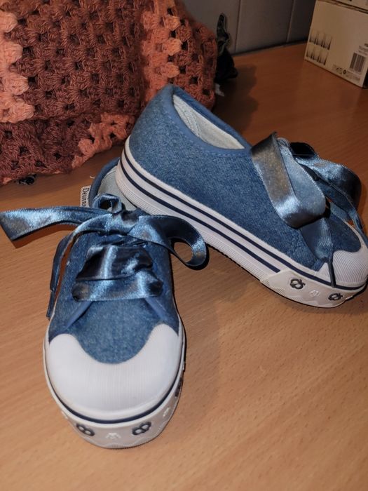 Продам кросовки на девочку