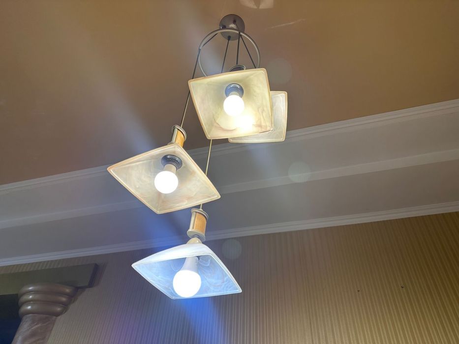 Продам люстры.
