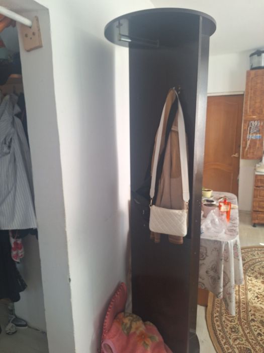 Продам прихожку с зеркалом крутиться.