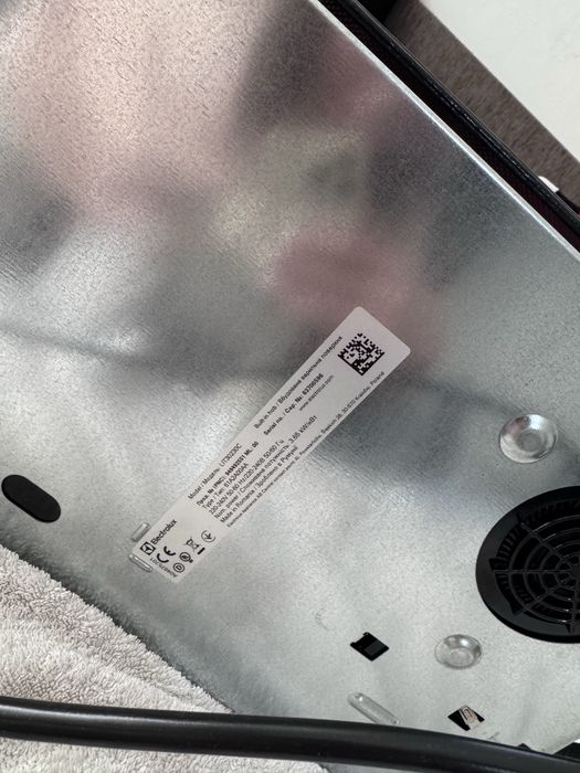 Plită cu inducție Electrolux – NOUĂ, nefolosită