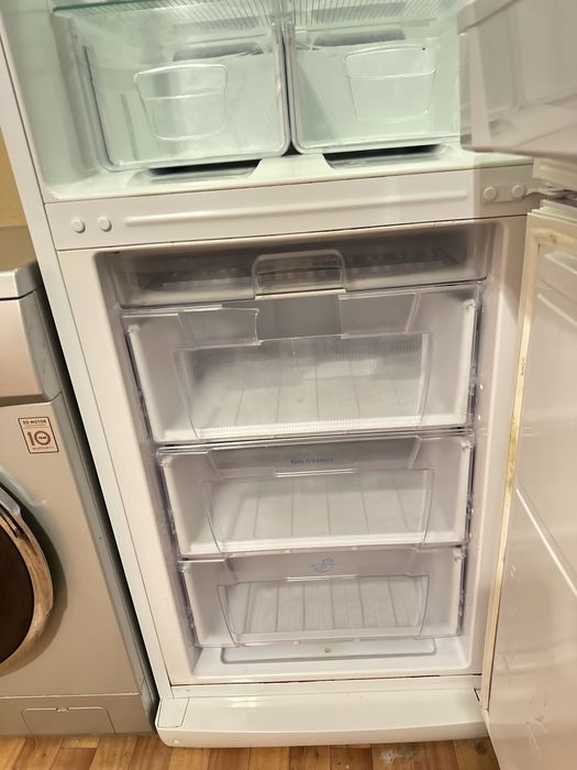 Холодильник Hotpoint Ariston