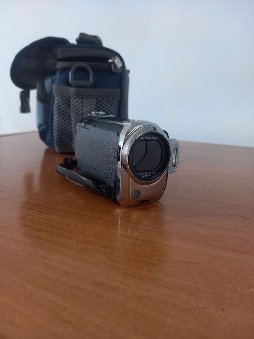 Срочно продам Видеокамеру panasonic HDC-SD10