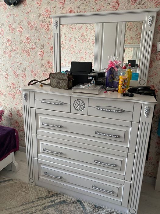 Продаётся спальный гарнитур