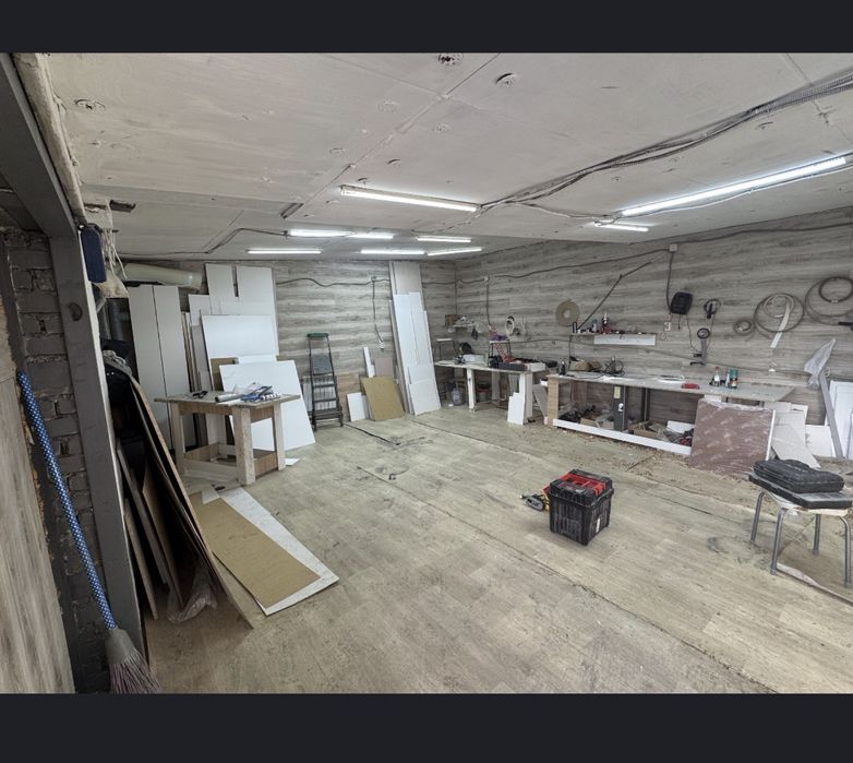 Сдам в аренду 2 гаража возле плазы