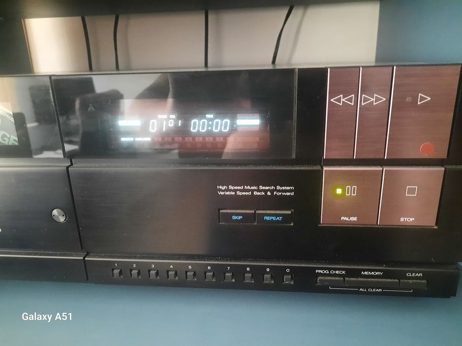 Alpine  CD  disc player   AD  7100