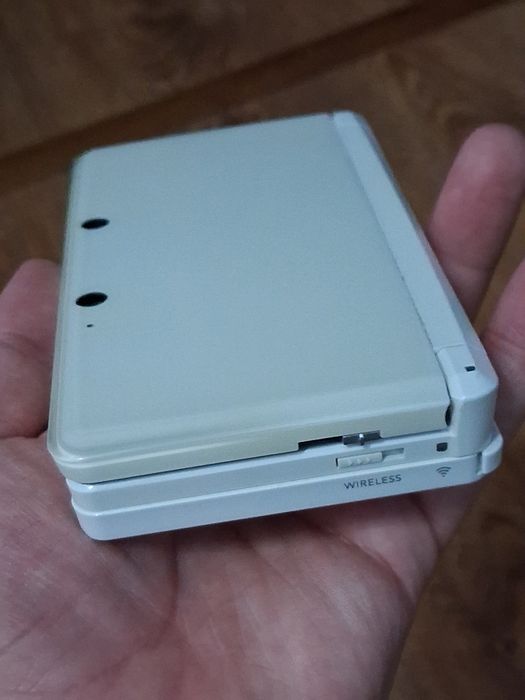 Nintendo 3DS modat cu accesorii