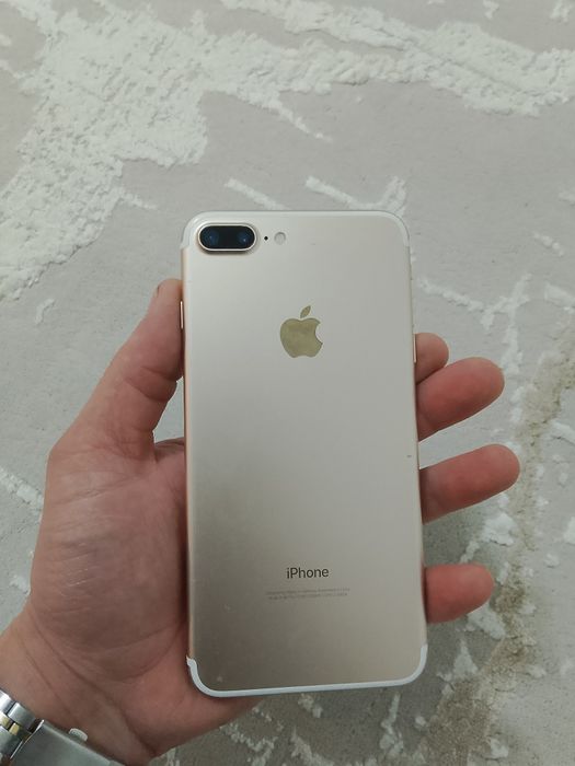 IPhone 7 Plus продам на запчасти