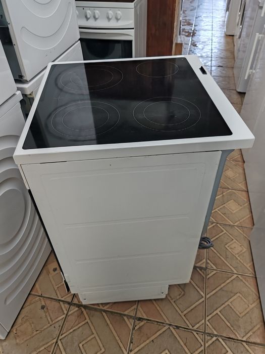 Свободно стояща печка с керамичен плот Voss Electrolux с две години гаранция!