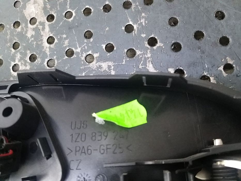 Maner interior boxa tweeter usa stanga spate skoda yeti 5l 1z0839247 1z0035411p