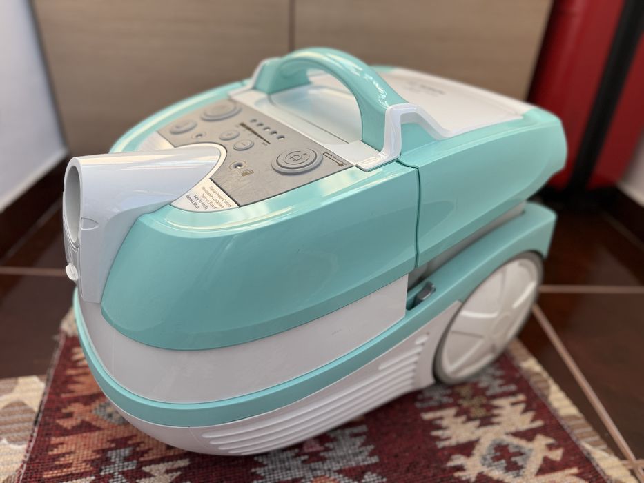 Aspirator Bosch cu funcție de spălare