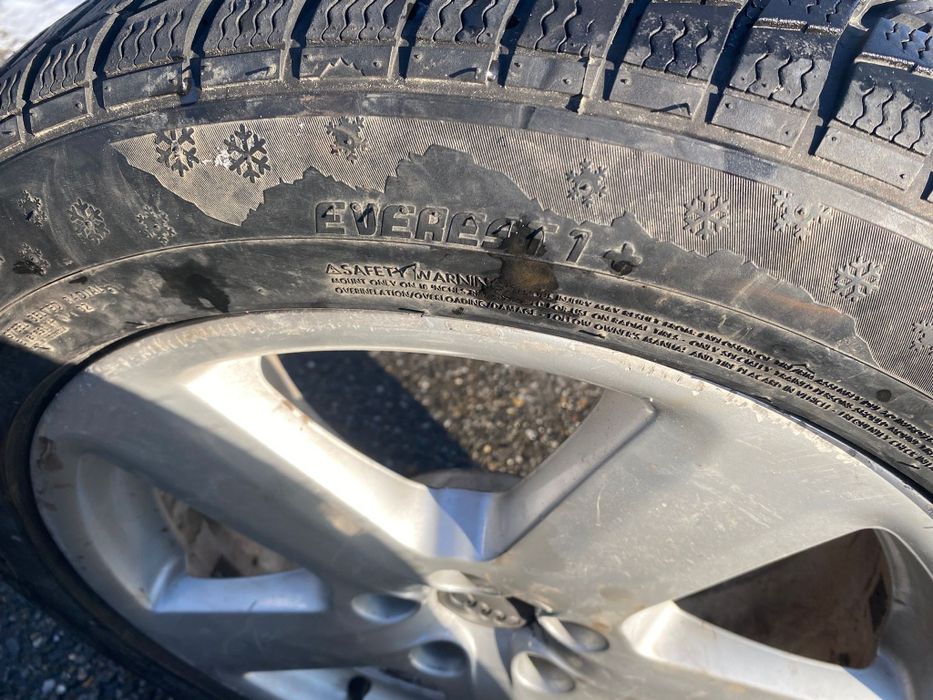 Vând jante din aliaj cu cauciucuri noi, originale Audi A6