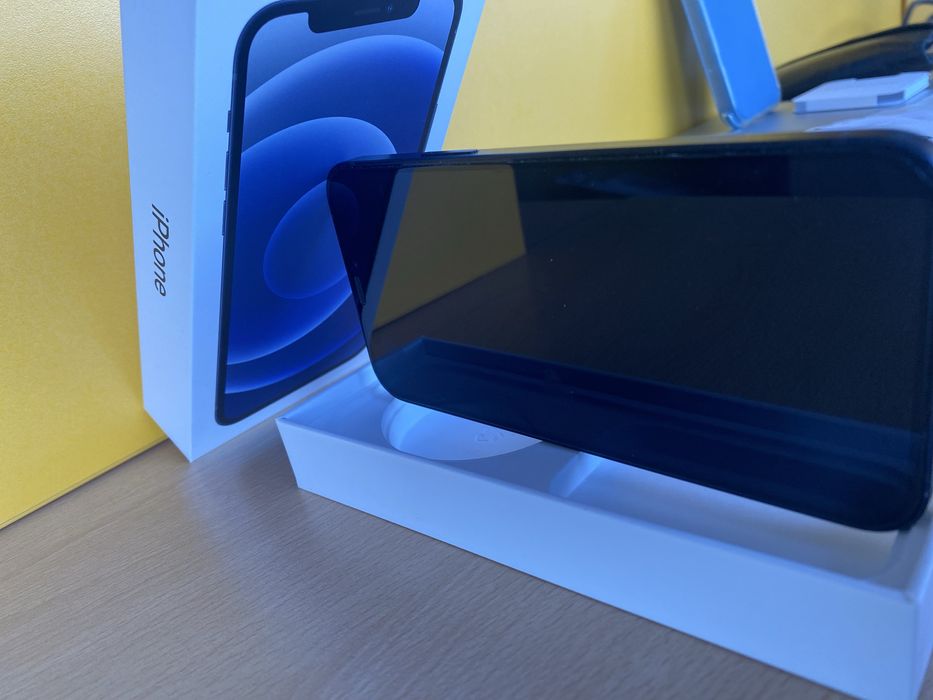 IPhone 12 64 GB black с КАЛЪФ подарък!!!