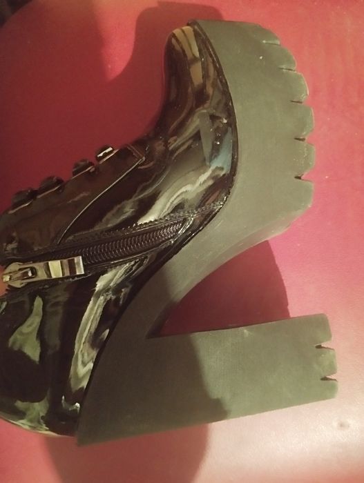 Продам женские туфли