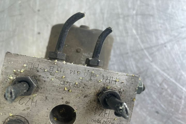 Pompa ABS 8E0 614 111 B Volkswagen VW Passat B5.5 (facelift)