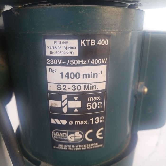 Настолна бормашина мощност 
400W / 1400 об.мин
Комплект с менгеме
Отрезната машина за плочки е предназначена за линейно рязане на плочки,