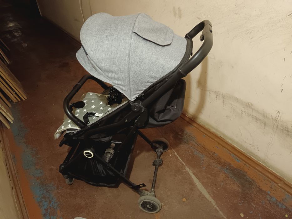 Продаётся прогулочная коляска
