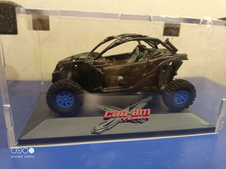 Модел в мащаб на can am Maverick X3