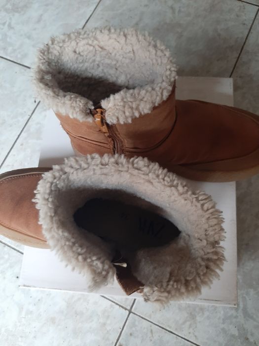 Детски велурени ботуши ZARA