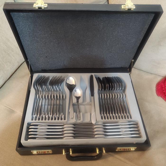 Комплект прибори за хранене Kinghoff