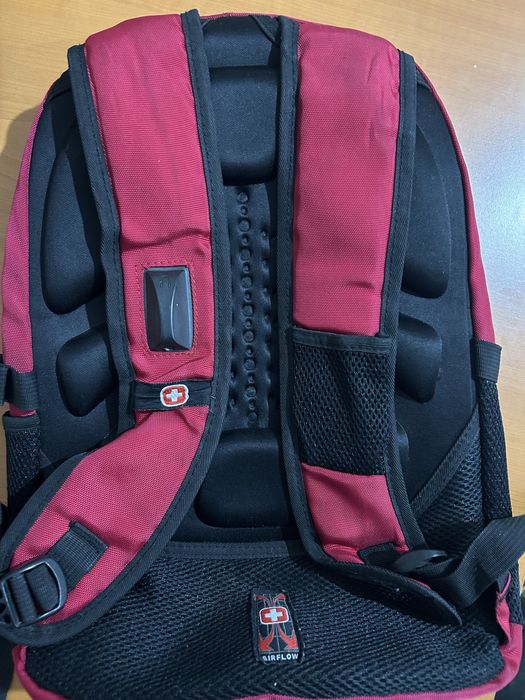 Срочно продам рюкзак красный