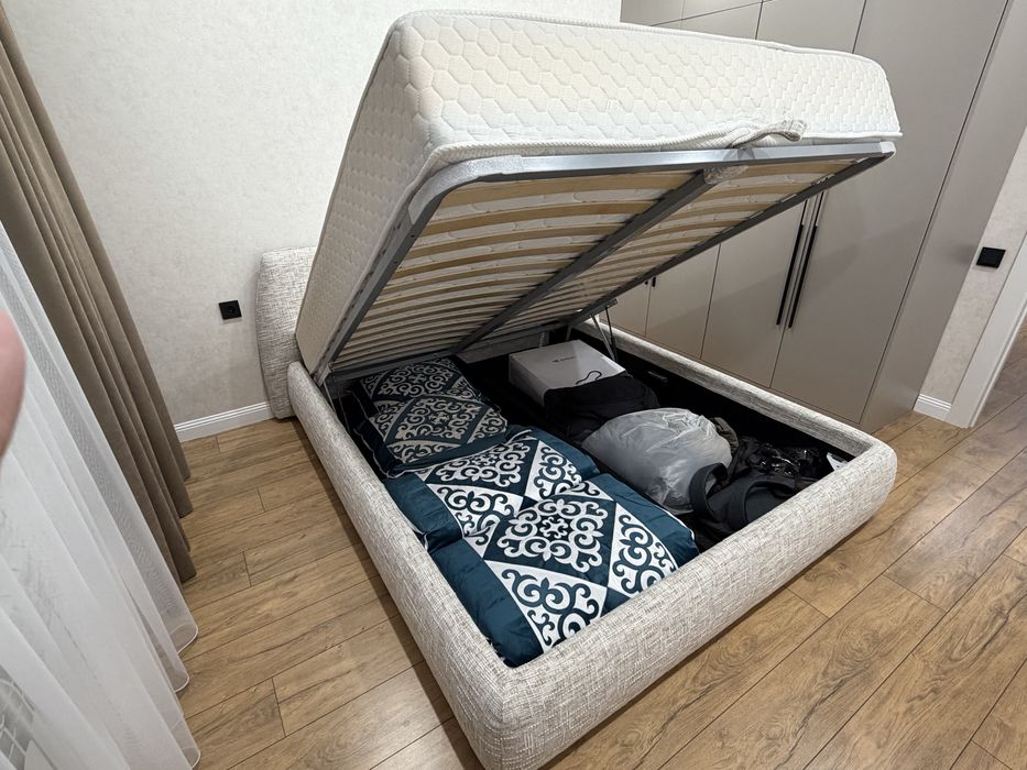 Продам кровать размер 1,60х2,00!