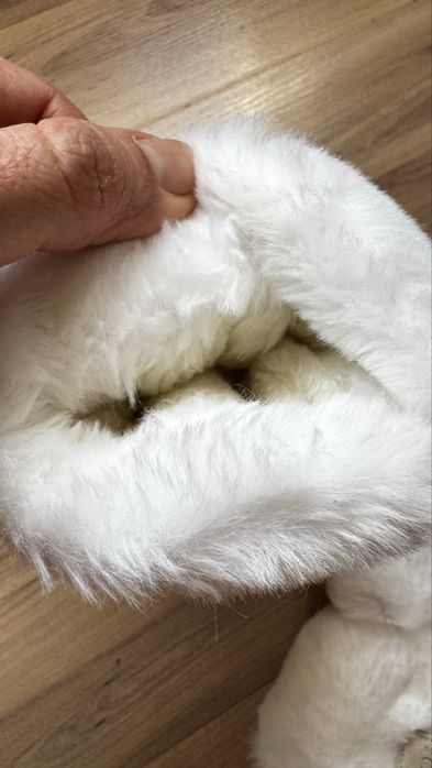 Варежки белые меховые UGG