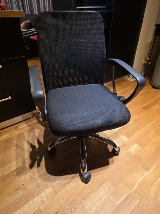 Scaun birou negru impecabil