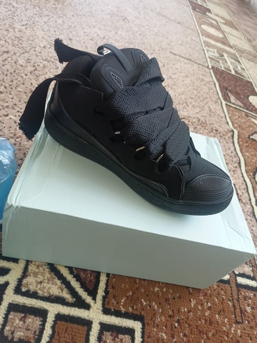 Lanvin Curb Черного цвета.