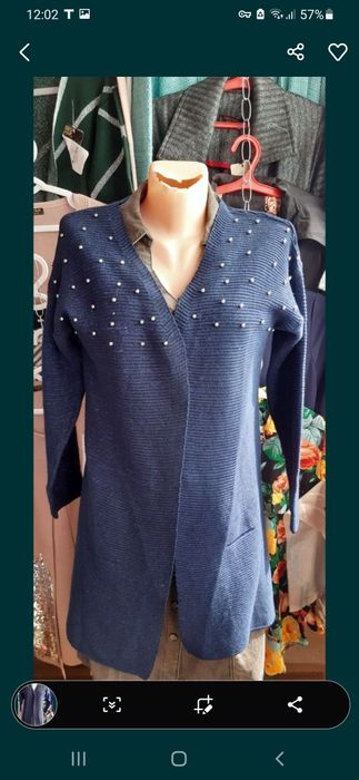 Продаются кардиганы.