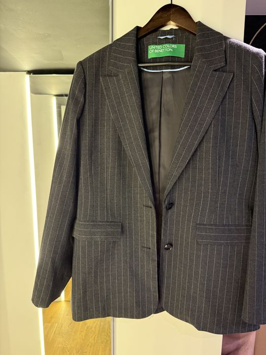 Costum din stofa Benetton NOU