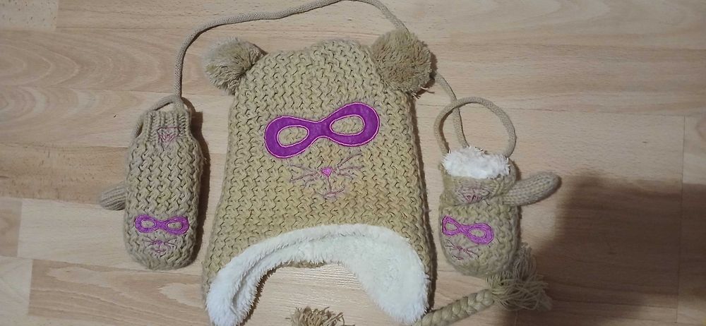 Комплект зимна шапка и ръкавици 2г/3г