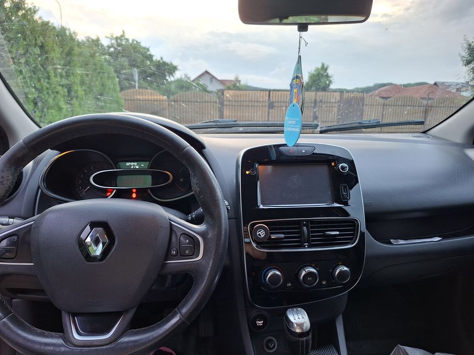 Vând Renault Clio