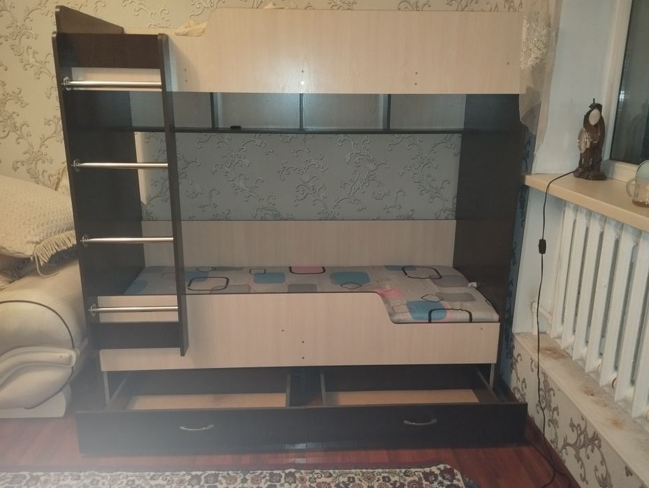 Продам двухъярусную кровать