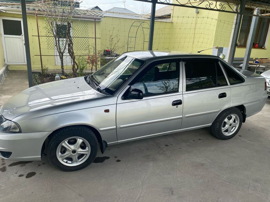 Автомобиль daewoo nexia