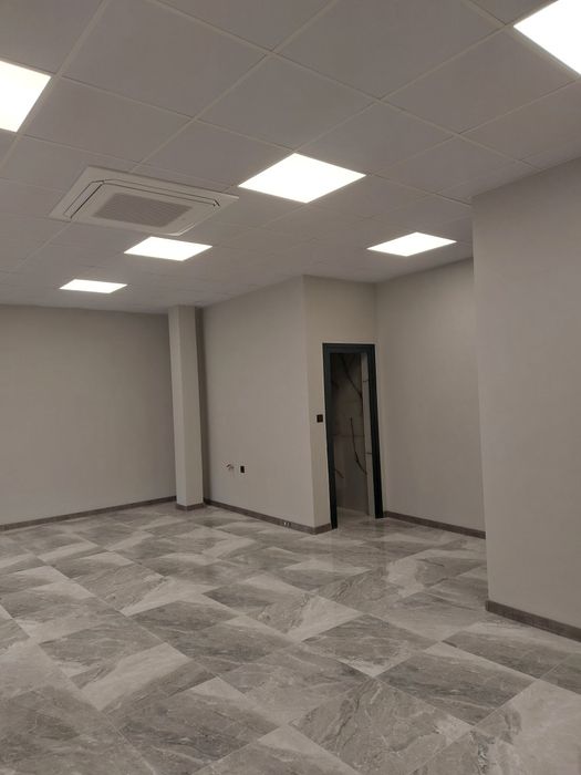 Под наем търговско помещение 60 кв.м с витрина – център Асеновград