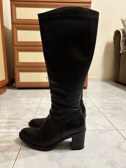 Изискани черни ботуши