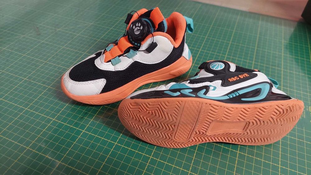 Pantofi sport adidasi stare buna 30 32 inchidere rotativa willard