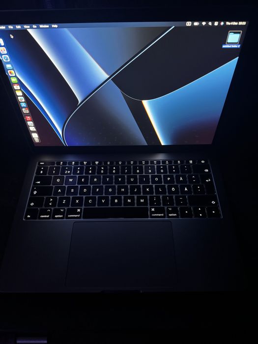Macbook pro 13 8RAM/256GB 2017г.