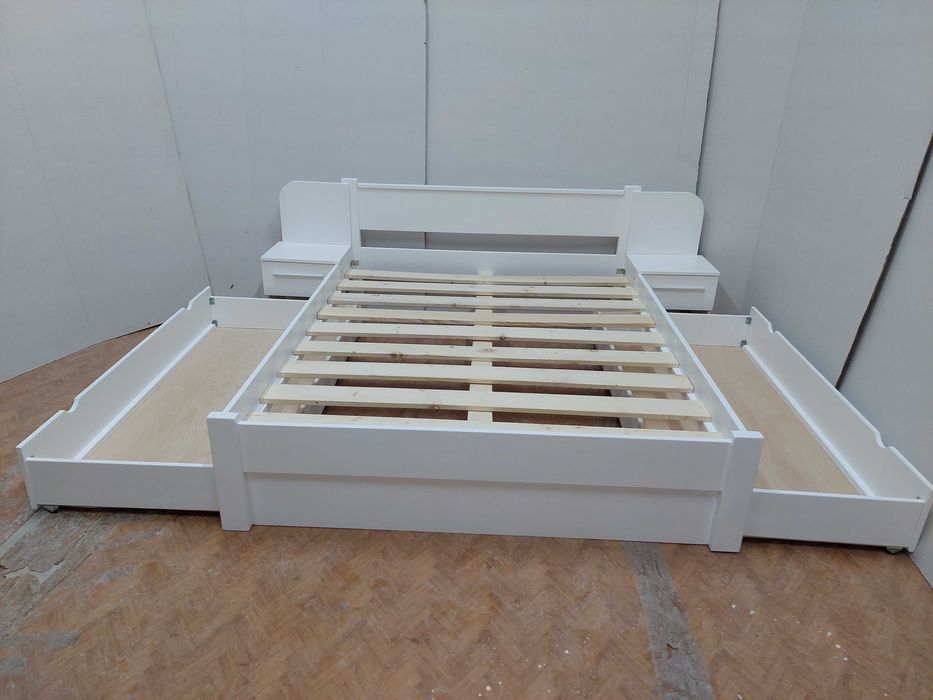 TRANSPORT GRATUIT.Pat matrimonial din lemn masiv.Cod 207B