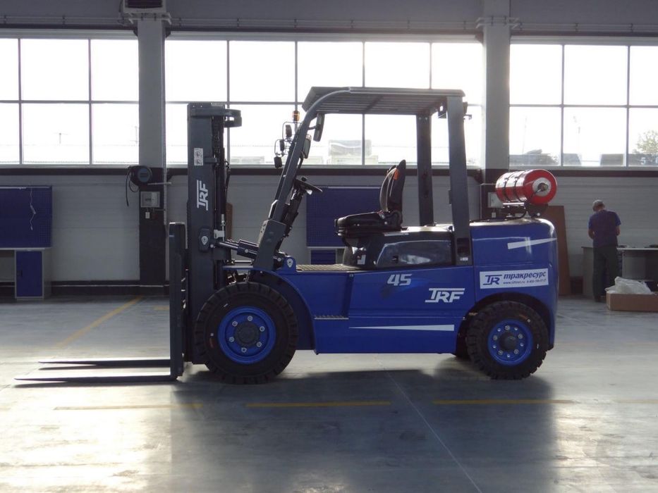 Вилочный погрузчик 4.5 тонн