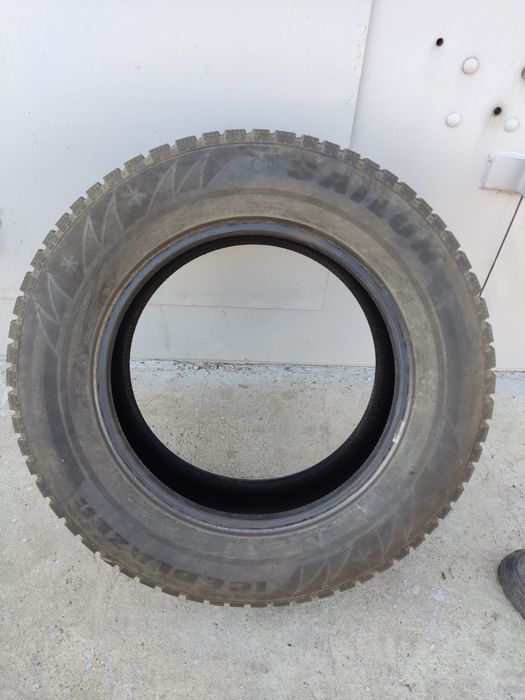 Шины зимние б/у 235/65R17