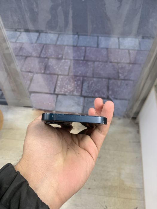 продам айфон 13