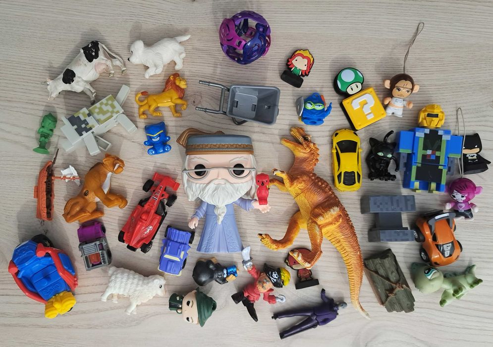 Lot 35 figurine (Funko, LPS, Minecraft, Kinder, etc)