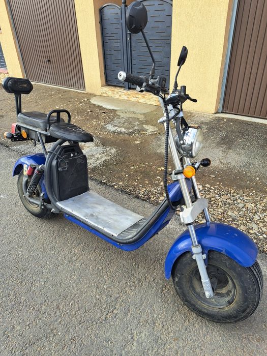 De vânzare scuter electric.