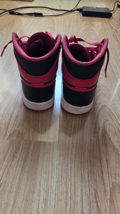 Jordan 1 Mid "Alternate Bred"